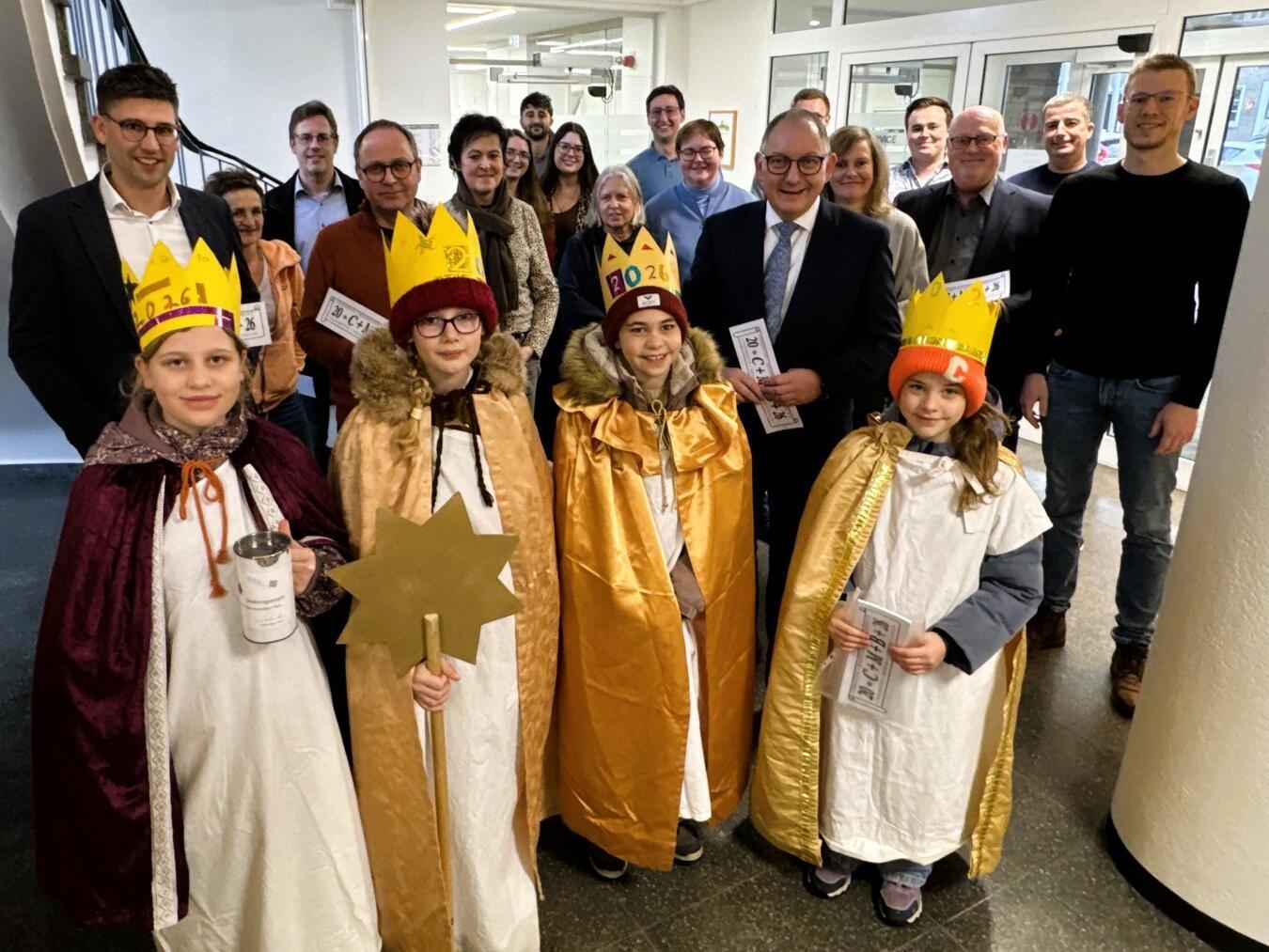 Die Sternsinger im Rathaus in Rees. Foto: Stadt Rees