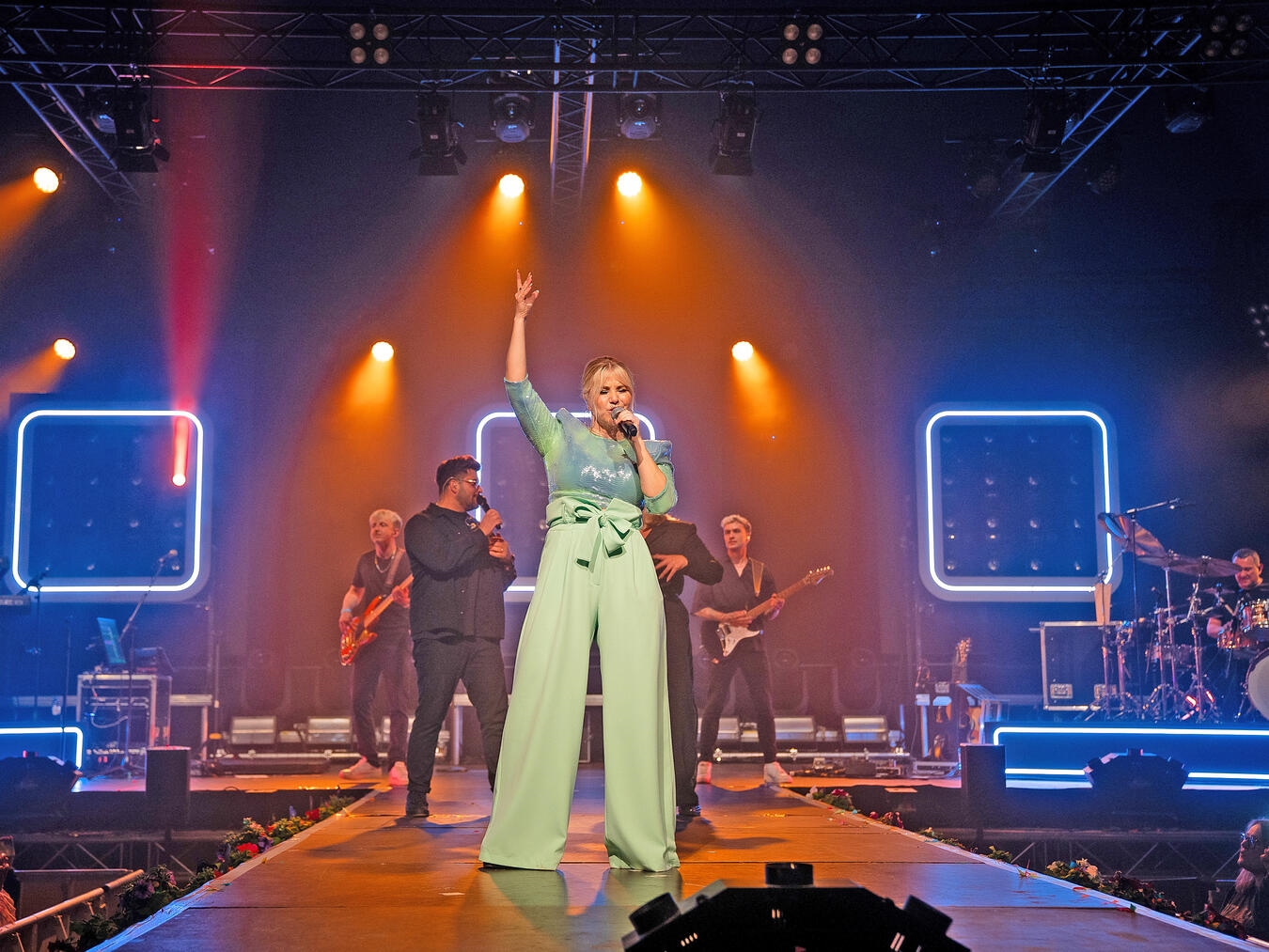 Die strahlende Schlagerkönigin aus der Schweiz gastiert am 18. Oktober live in Düsseldorf. Foto: Hanna Leitsch