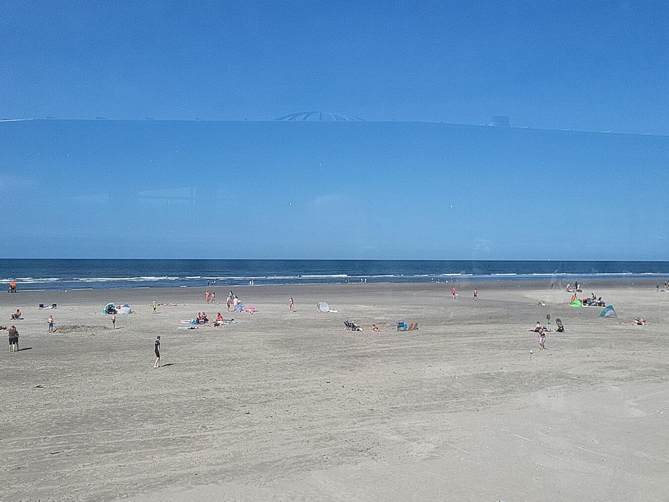 Ameland-Ferienlager in Rees: Warum die Tradition trotz steigender Kosten weiterlebt "Strand bei Buren, Ameland, Sommerwetter, beliebter Ort der Reeser Ferienfreizeit"