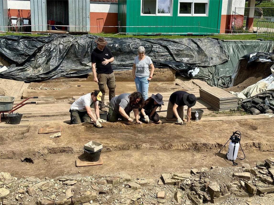 Die Studenten untersuchen hier die Überreste von Wohnhäusern aus dem 2. und 3. Jahrhundert nach Christus. NN-Fotos (2): SP