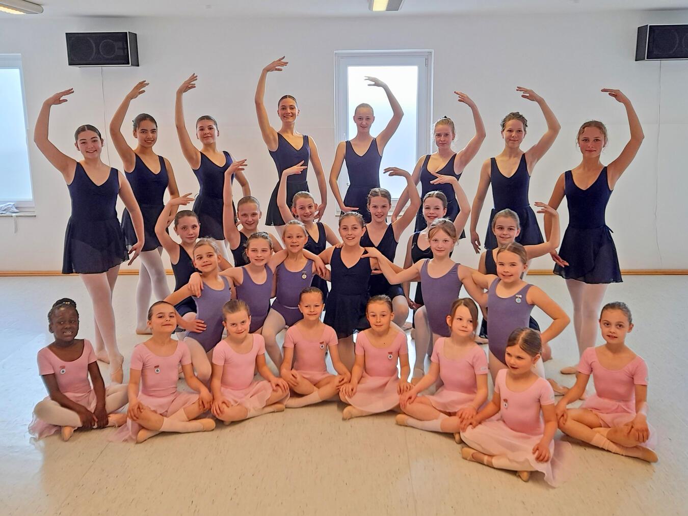 Erfolgreiche Ballettprüfung an der Royal Academy of Dance Die Tänzerinnen können stolz auf ihre Leistung sein. Die Royal Academy of Dance in London ist weltweit anerkannt. Foto: privat