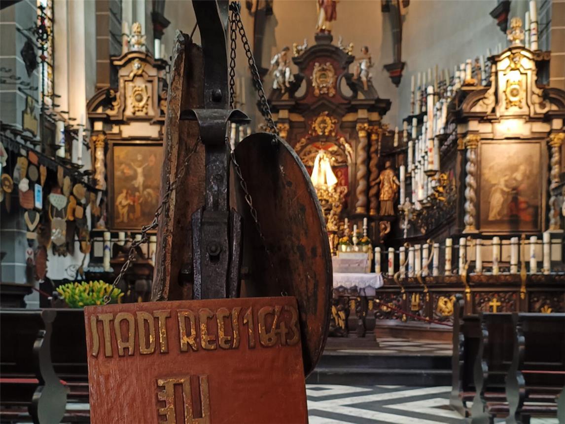 Die Teilnehmenden der Führungen erfahren viel Wissenswertes über die Kerzenkapelle. Foto: © Wallfahrtsstadt Kevelaer 
