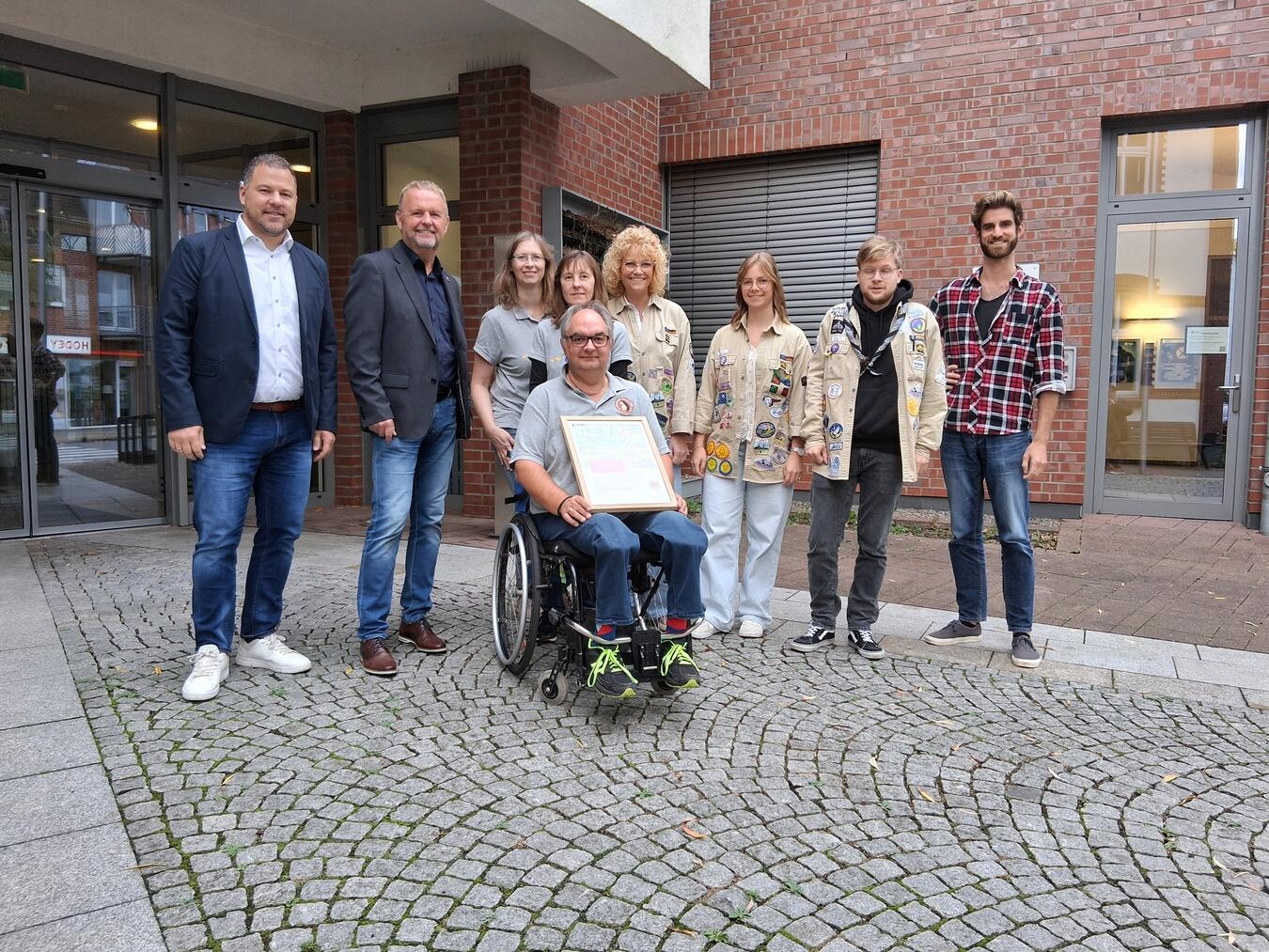 Pfadfinderstamm St. Ulrich Alpen erhält Klimaschutzpreis Die Teilnehmenden freuen sich über das herausragende Engagement der Preisträger in Sachen Klimaschutz. Foto: Westenergie