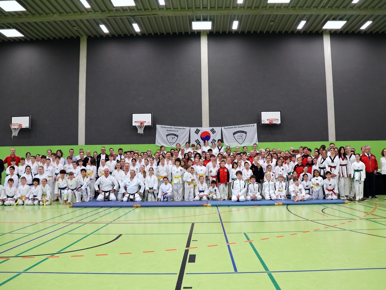Die Teilnehmer der Deutschen Taekwon-Do-Meisterschaften in Rees. Foto: privat