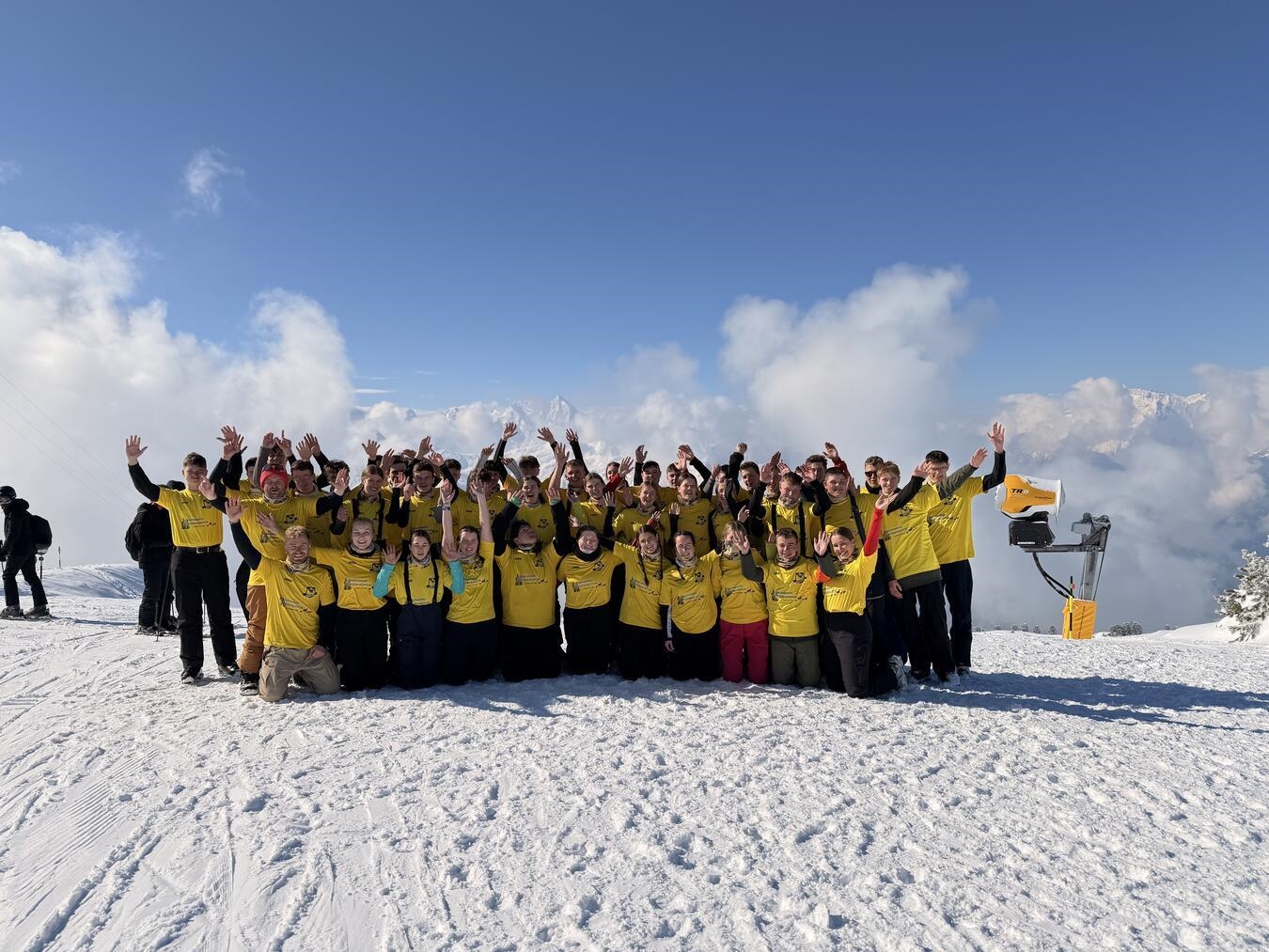 Die Teilnehmer der diesjährigen Veener Skifreizeit im Zillertal. Foto: Veener Skifreizeit