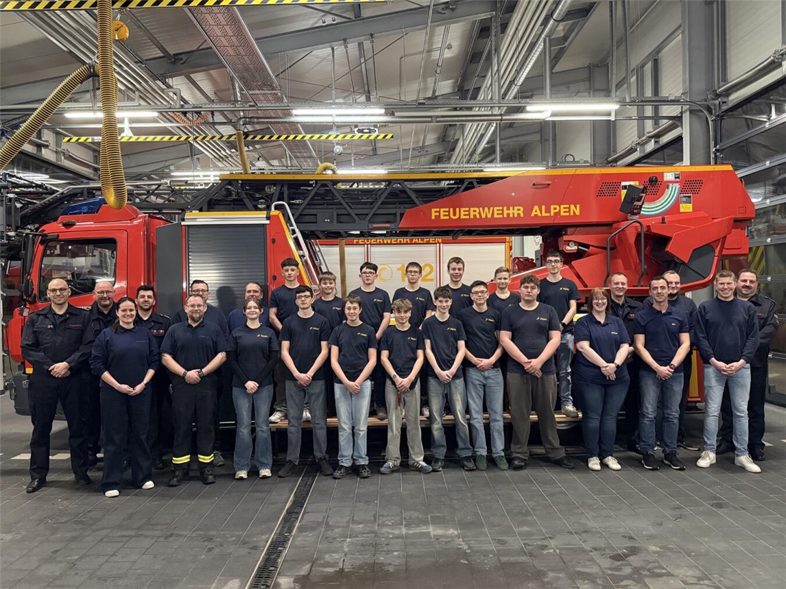 Die Teilnehmer der Jahreshauptversammlung der Jugendfeuerwehr Alpen. Foto: Freiwillige Feuerwehr Alpen