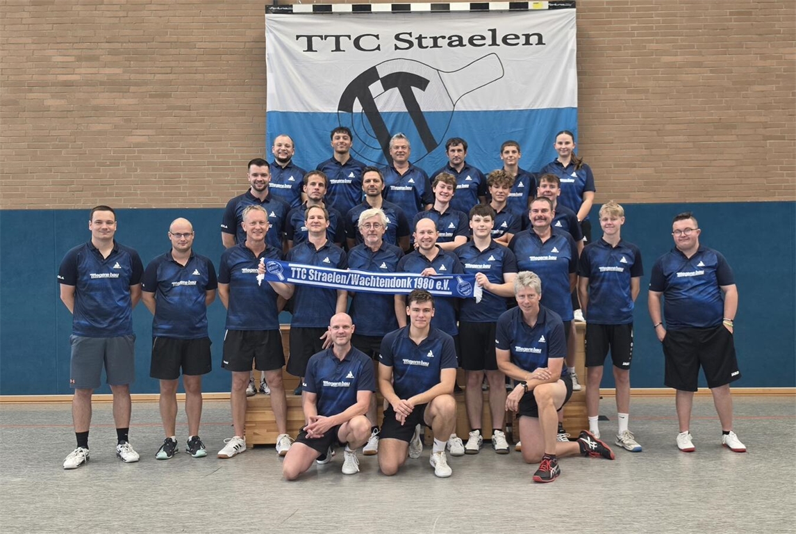 "Teilnehmer der Vereinsmeisterschaften in Sportkleidung, Gruppenfoto, Vereinswettbewerb, Sportveranstaltung"