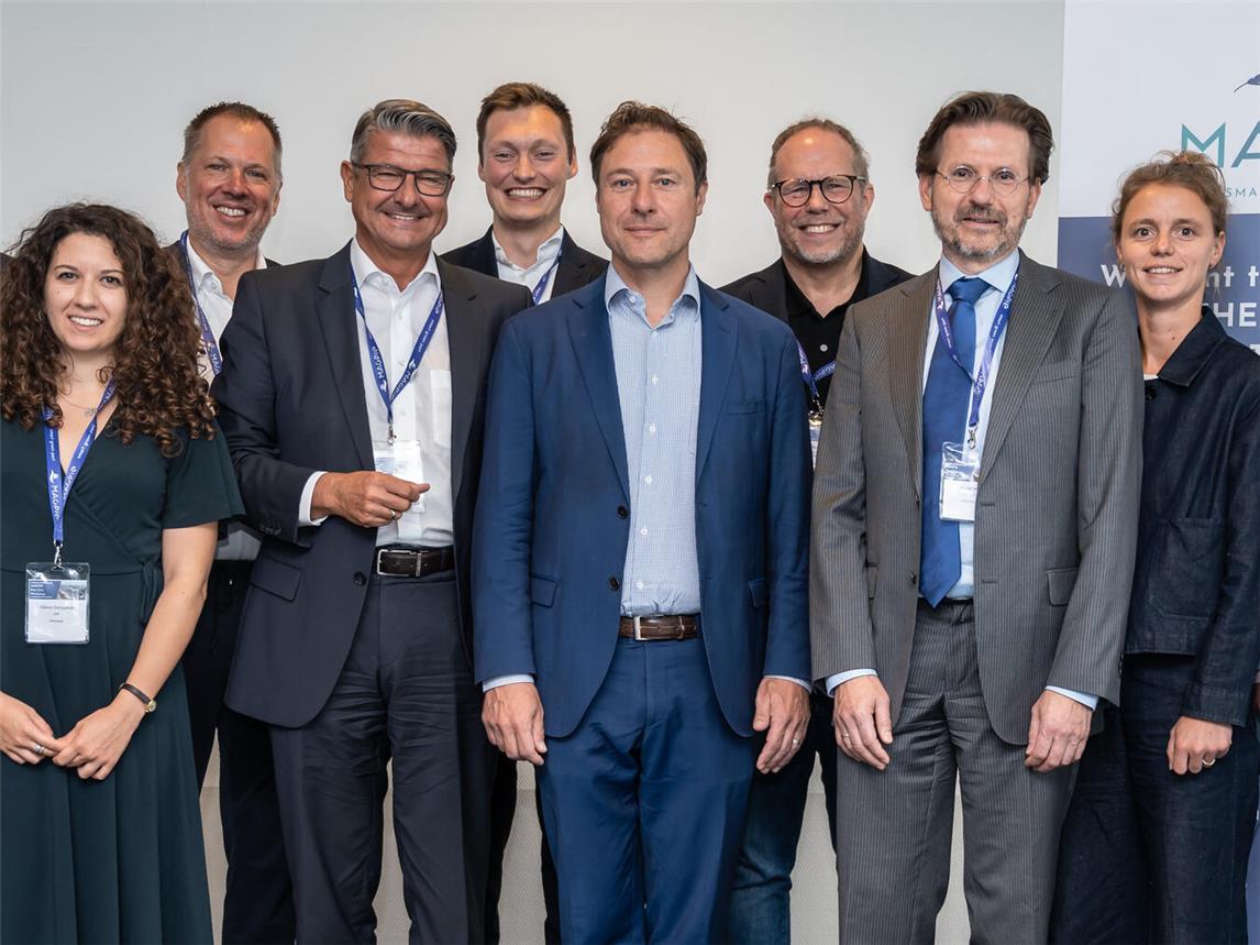 Die Teilnehmer des MAGPIE-Workshops tauschten sich zu den Zukunfsthemen klimafreundliche Verkehrsverlagerung und nachhaltige Transformation aus. Foto: DeltaPort Niederrheinhäfen