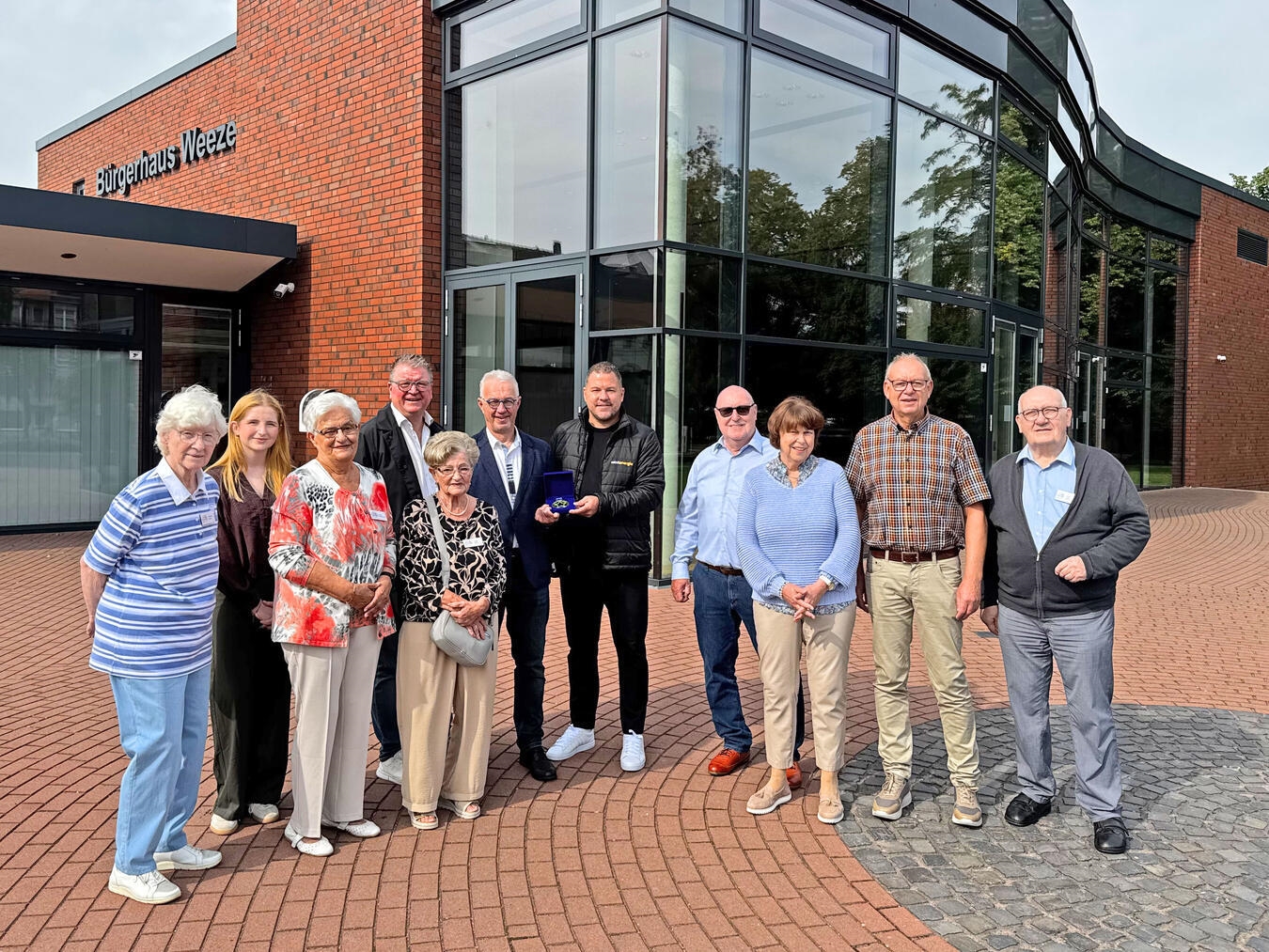 "Freudige Teilnehmer ehren engagierte Preisträger bei Veranstaltung in Weeze"
