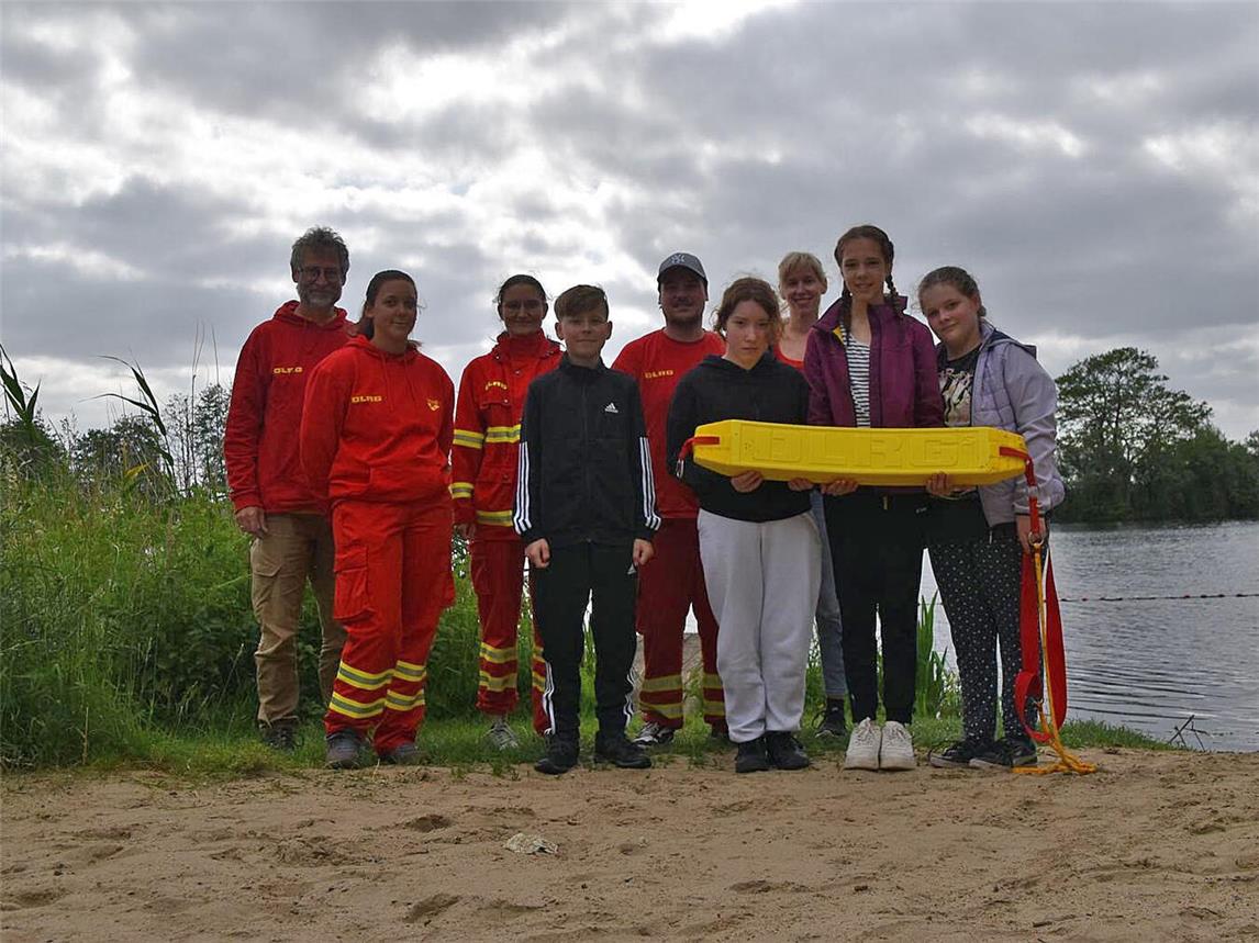 Die Teilnehmer haben bei den Übungen gut zusammengearbeitet und das Erlernte perfekt umgesetzt. Foto: DLRG Emmerich