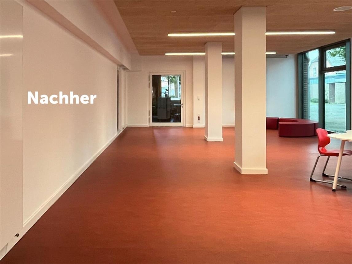 Die teilweise überdachte Pausenhalle der Grundschule Twisteden wurde in den Sommerferien zu einem multifunktionalen Raum umgebaut. Foto: Architekturbüro van Ooyen
