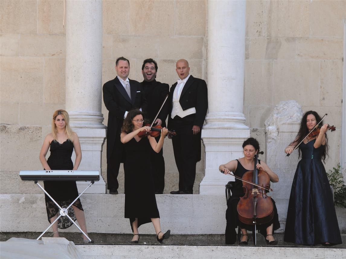 Die Tenöre präsentieren in dem Programm „Passione per la musica“ Perlen der klassischen Musik unter Begleitung eines Streicher-Ensembles. Foto: Radostin Dimitrov