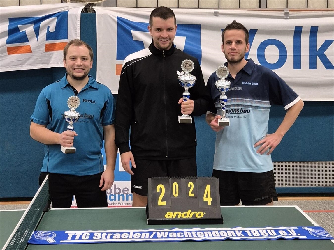 Die Titelverteidiger in den Herrenklassen der Straelener Tischtennis-Stadtmeisterschaften: (v.l.) Fynn Stöver, Noah Botschen und Michael Schramm.Foto: privat