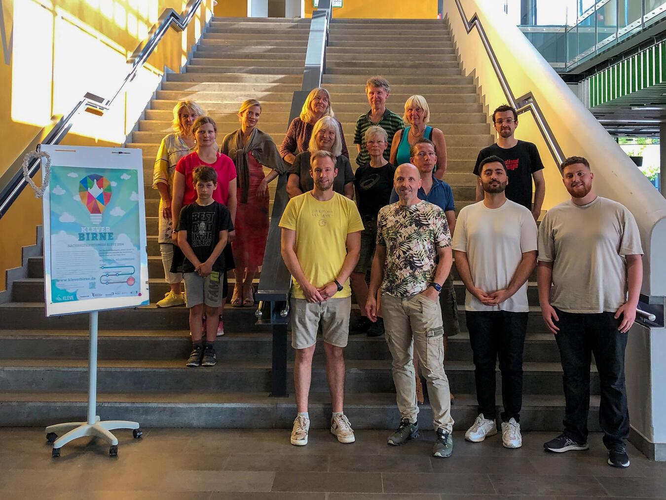 Von Carsharing über Musik bis Upcycling Die Top-10-Teilnehmer der Klever Birne 2024 beim ersten von zwei Vorbereitungsworkshops für die Abschlusspräsentation. Foto: Luisa Hegner/HSRW