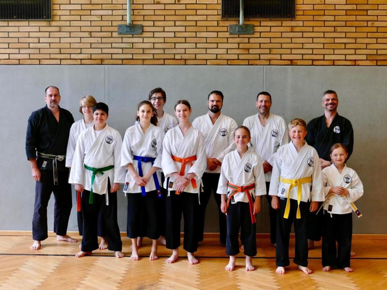 Die Trainer gratulierten ihren fleißigen Schülern. Foto: Karate-Dojo-Kleve