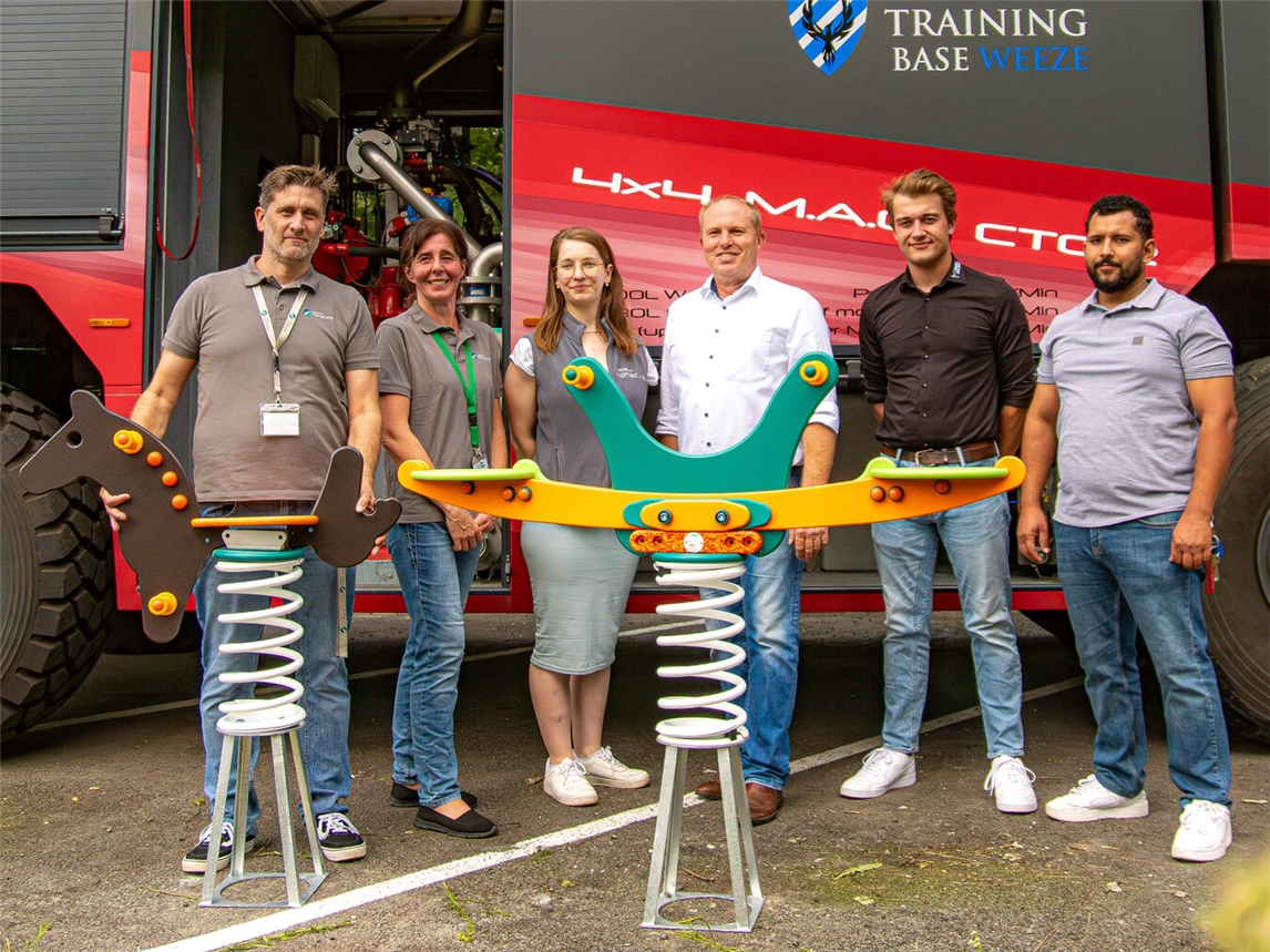 Die Training Base überraschte die Bewohner mit den neuen Wippen