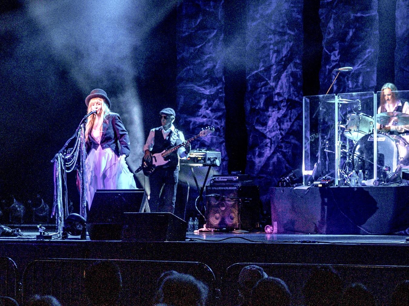 Die Tribute-Live-Show „Mirage – Visions of Fleetwood Mac“ nimmt die Fans im Duisburger Theater am Marientor mit auf eine Zeitreise durch die größten Hits von Fleetwood Mac. Foto: Band-Mirage/Mark Ostrom