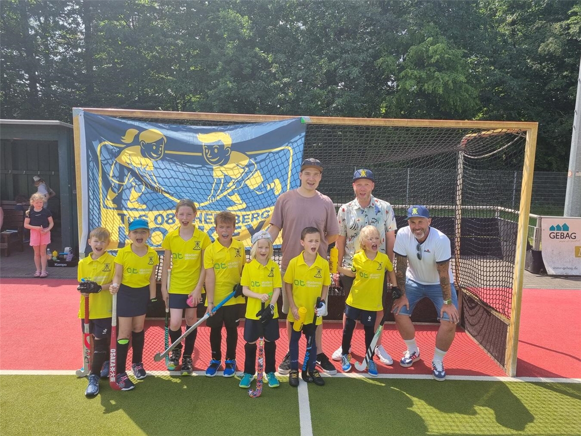 Die U8 der Hockeyabteilung des TuS Rheinnerg. Foto: TuS Rheinberg