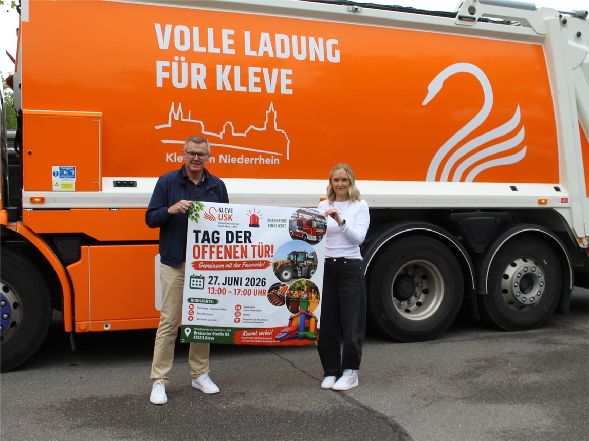 "Tag der offenen Tür bei USK und Feuerwehr Kleve, Umweltbetriebe, Feuerwehrfahrzeuge, Besucher, Gemeinschaftsveranstaltung"