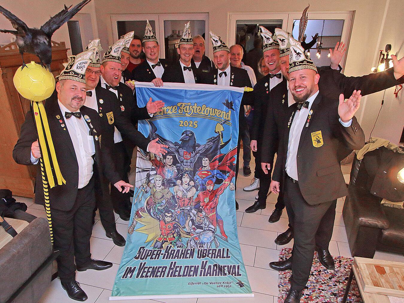 Die Veener Karnevalisten stellen ihr diesjähriges Sessionsmotto vor. NN-Foto: Theo Leie