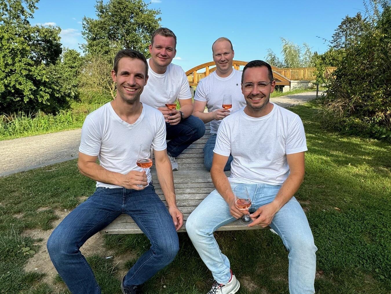Die Veranstalter Joel Reuters, Marvin Moll, Patrick Hendricks und Bernhard Dünte (v.l.n.r.) freuen sich auf die Weinfest-Premiere in Weeze. Foto: privat
