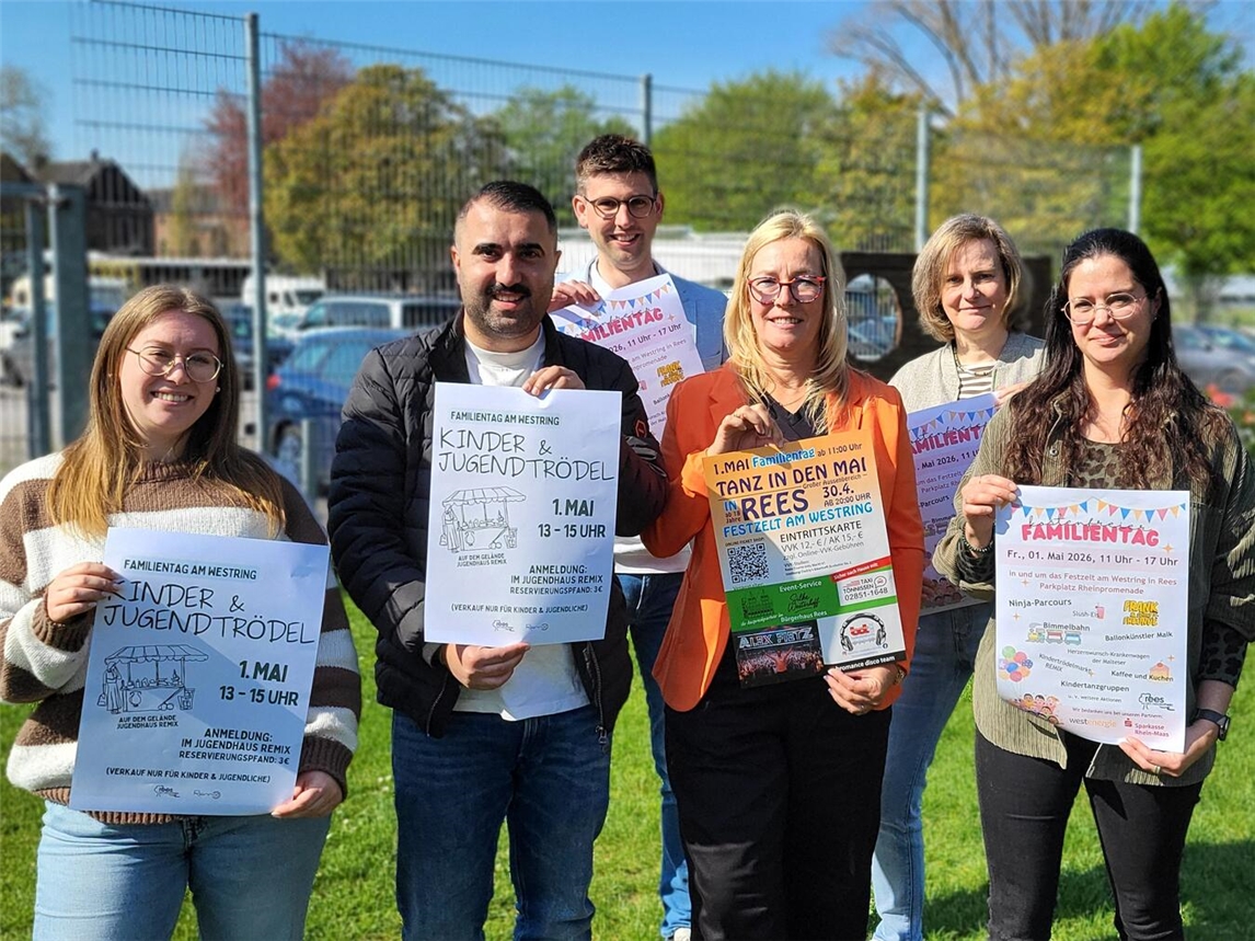 "Organisatoren des Reeser Familientages und Tanz in den Mai, Gruppenfoto, Eventplanung, NN-Foto: Michael Bühs"