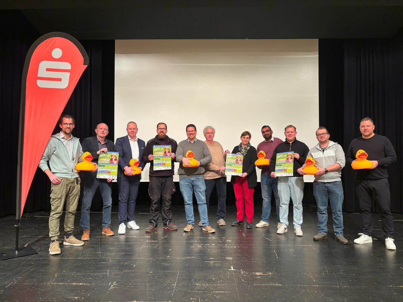 Die Veranstalter und Unterstützer freuen sich auf den Besuch von Willi Weitzel und seiner Show über Träume, Mut und das Leben. Foto: Gemeinde Weeze