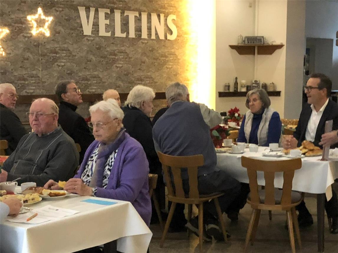 Die Versammlung wurde unter anderem mit einem Weckmannessen beendet. Foto: Werner Kiesel