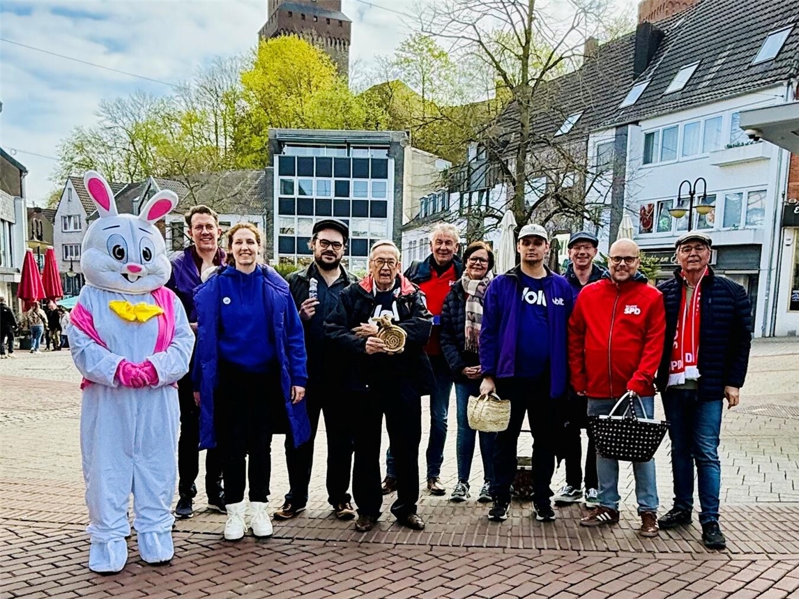 "SPD/Volt Fraktion bei Osteraktion, Gruppenfoto, Frühlingsfeier"
