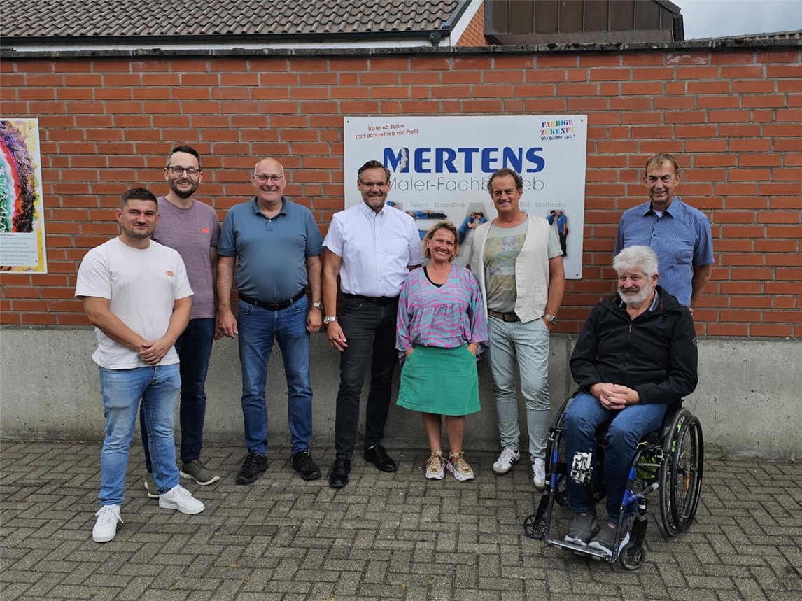 Die Vertreter der Reeser CDU zu Gast bei Jürgen Mertens jr. und seinem Team. Foto: privat