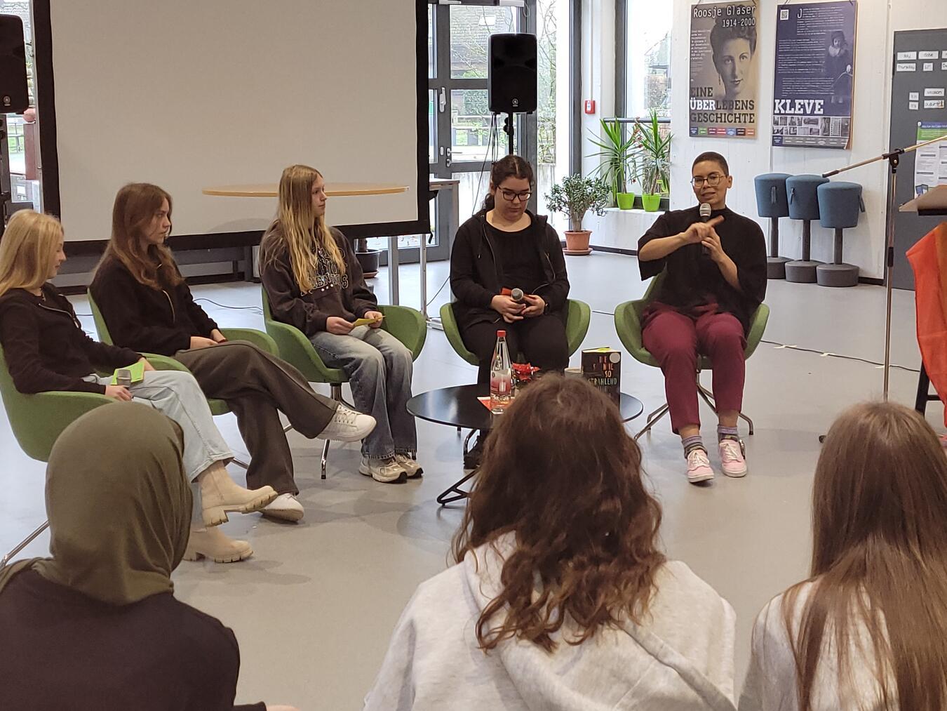 Die Vertreter der Schülersprecher nutzen die Veranstaltung dazu, Inspiration zur Verbesserung der Atmosphäre in der Schülerschaft zu sammeln. Foto: Gesamtschule am Forstgarten