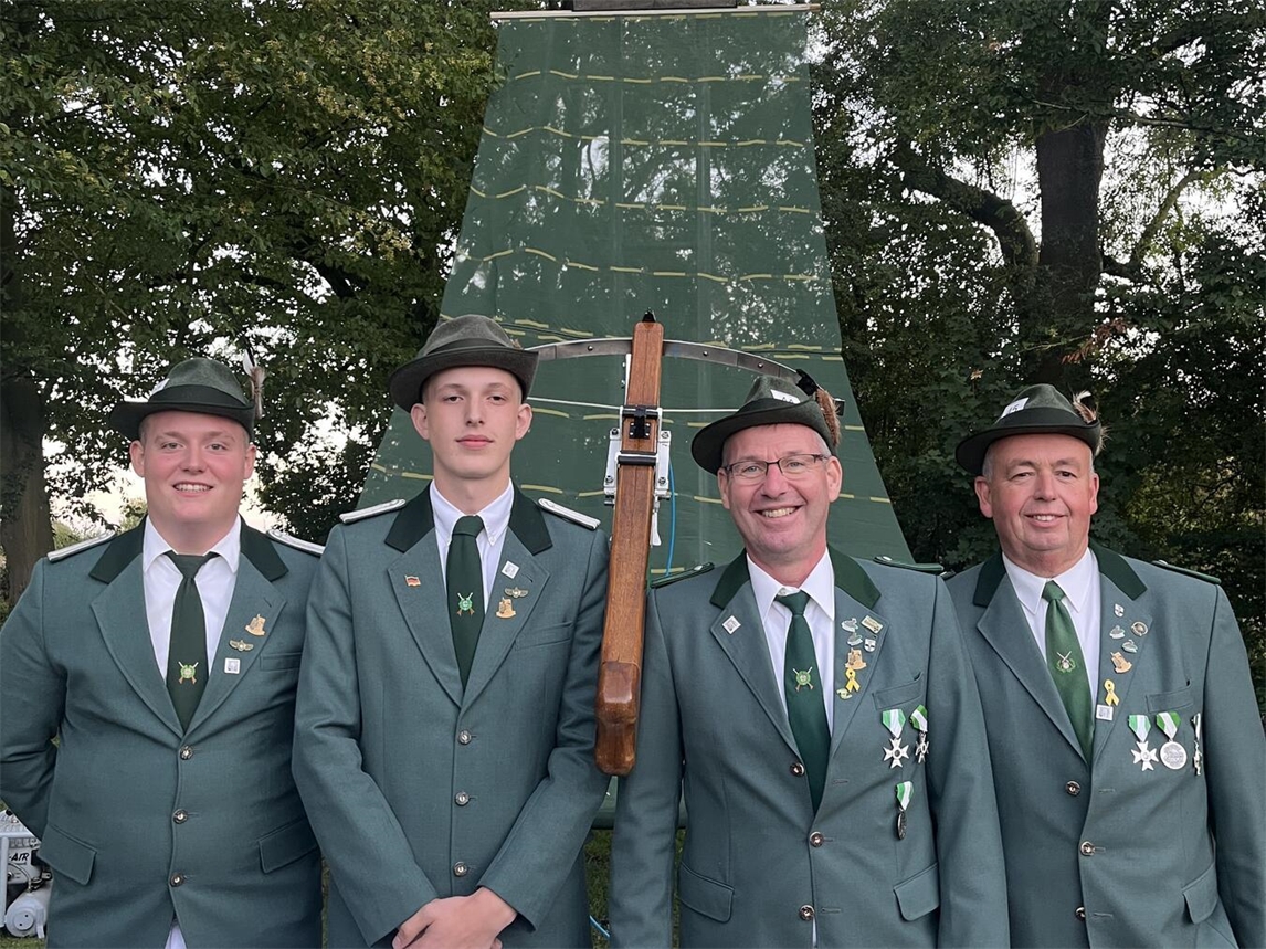 Die vier Königsaspiranten (v.l.n.r.): Elias Schellekes, Moritz Werle, Christian Brockerhoff und Jürgen Giesen. Foto: Schützen