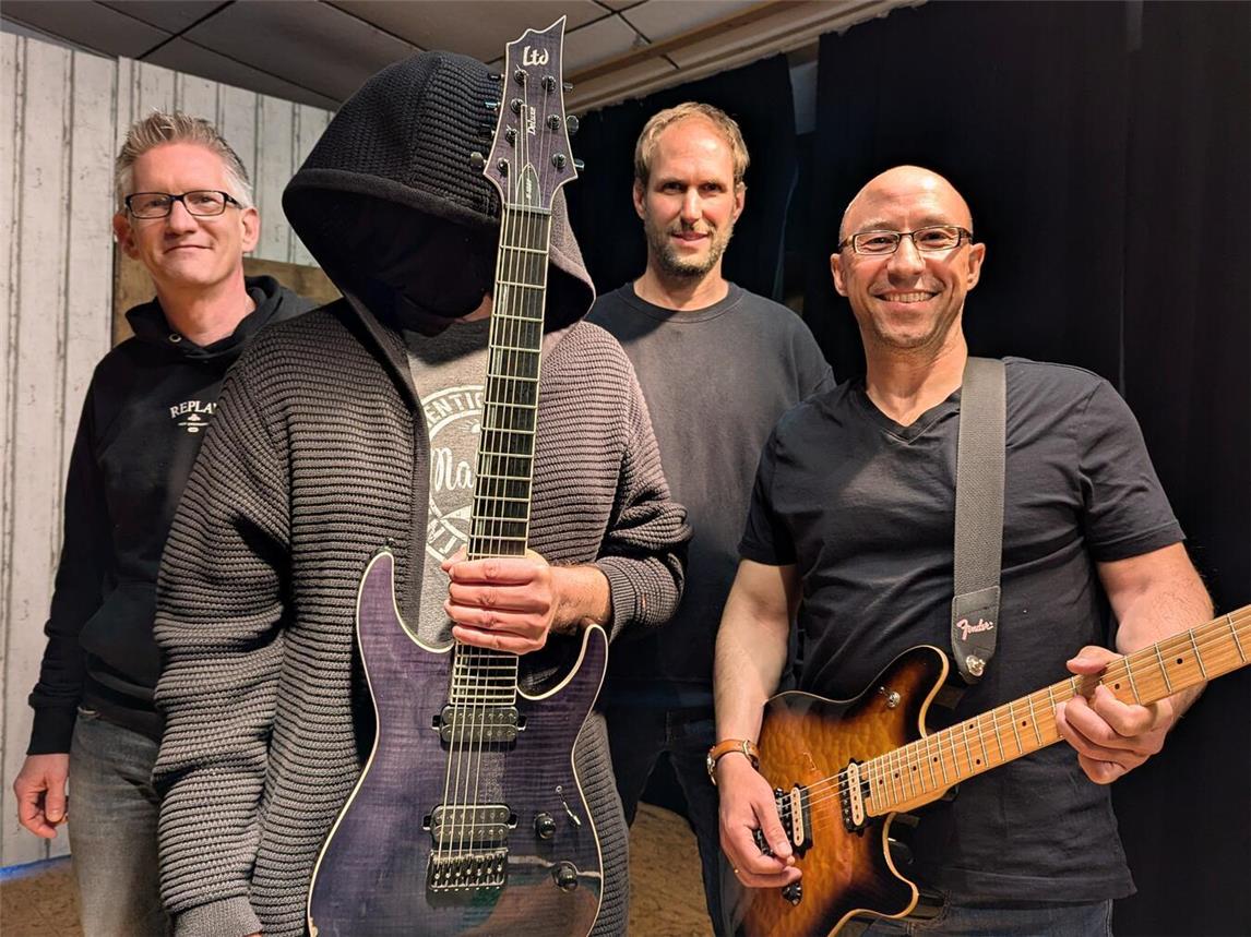 Die vier Mitglieder der „Running Potatoes“. (V.l) André Cools, der noch namenlose Gitarrist, Michael Pentzek und Marco Gasch.NN-Foto: JK