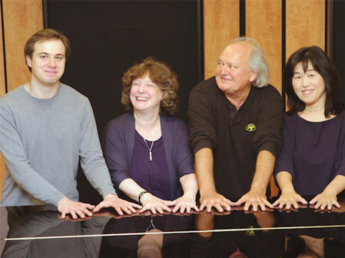 Die vier Pianisten Dmitry Kalashnikov, Anna Malikova, Vladimir Soultanov und Nami Ejiri (v.l.n.r) freuen sich auf den Start ihrer Konzerttournee „Tastentänze“ an vier Flügeln in Straelen.Foto: PG Performing Arts International, Wien