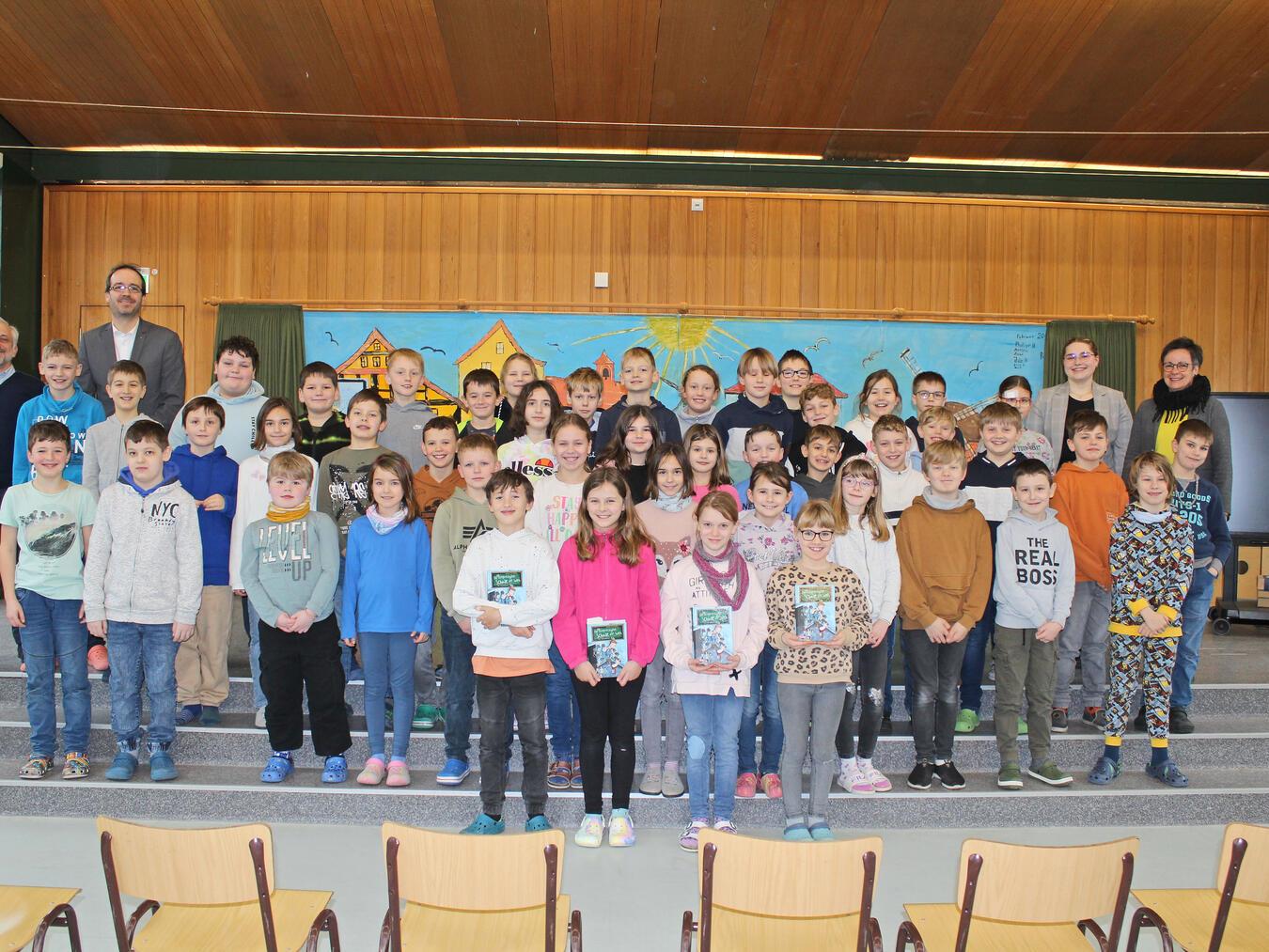 Die Vorleser, Quizzer, das Publikum und die Jury. NN-Foto: Thomas Langer