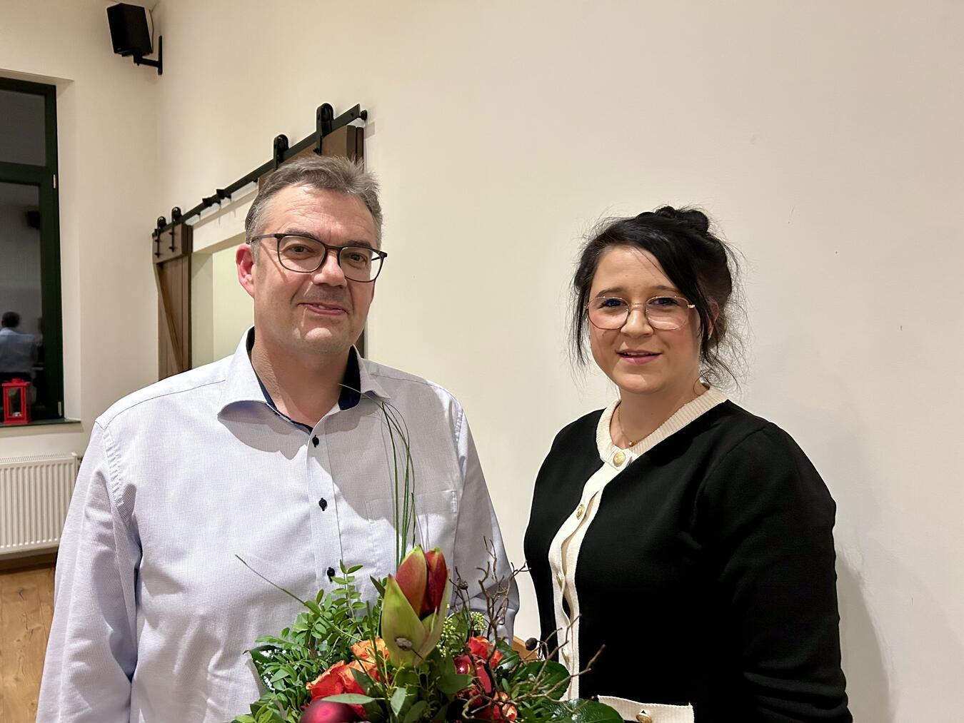 Die Vorsitzende des CDU-Gemeindeverbands Issum mit dem frisch gewählten Bürgermeisterkandidaten Alexander Alberts.Foto: privat