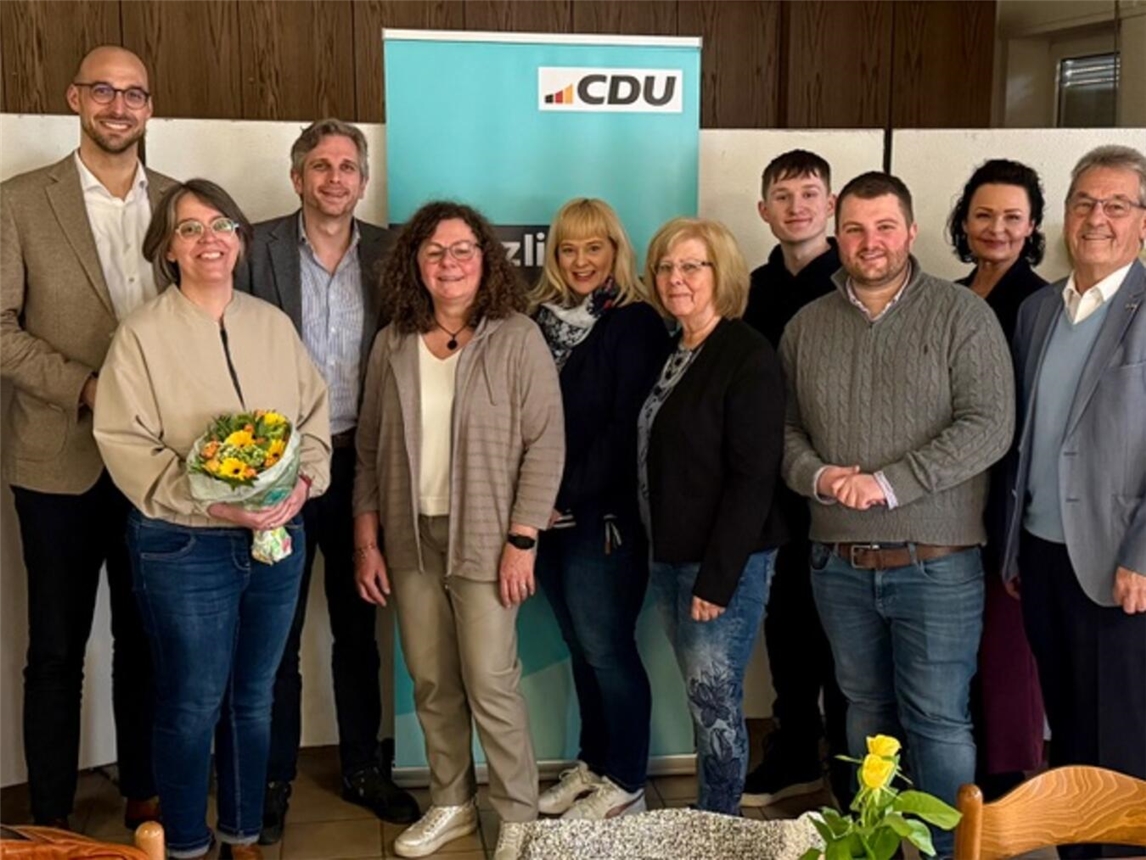 Die Vorstandsmitglieder der CDU Alpen sowie Alpens Bürgermeister Ludger Staymann (l.). Foto: CDU Alpen