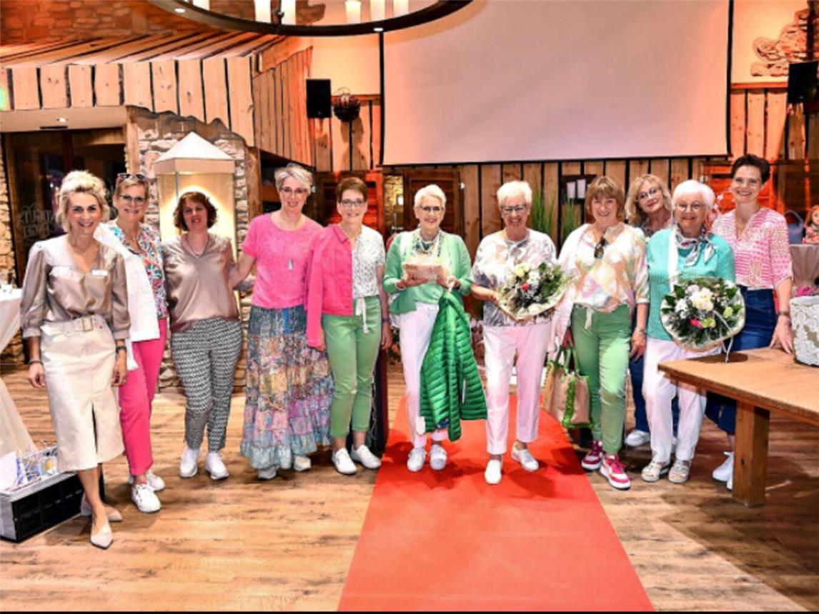 Die Vorstandsmitglieder der Labbecker Landfrauen präsentierten eine Modenschau mit Stil und Charme. Foto: privat