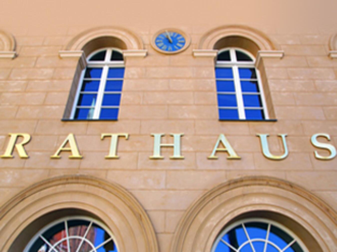 Die Wahlergebnisse werden im Rathaus Kevelaer am Sonntag ab 18 Uhr präsentiert. Foto: