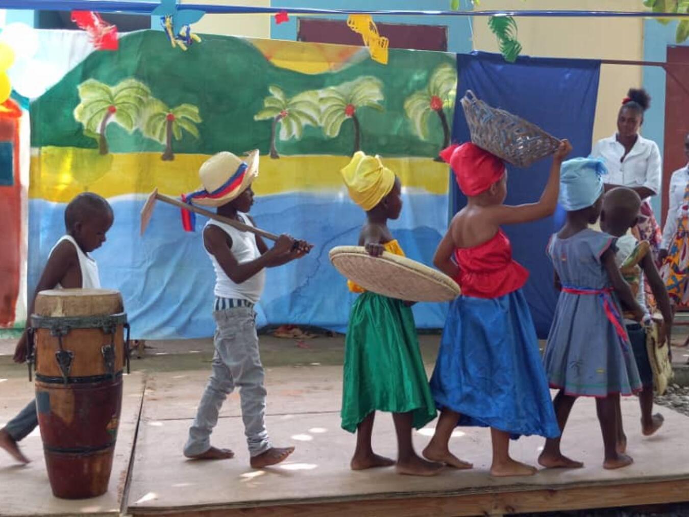 Die Weihnachtsaufführung aus dem Jahr 2023 in der Ecole du Village. Foto: Cecile Fatima