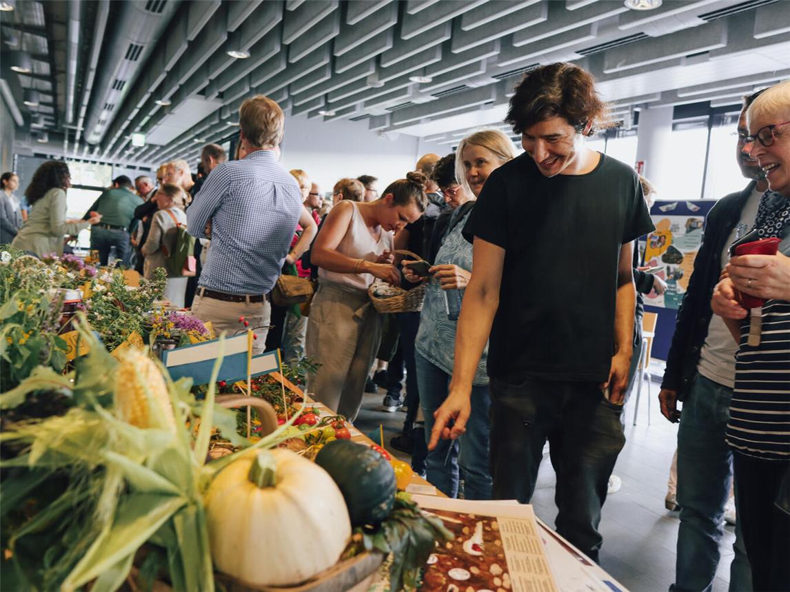 Die zehn besten Ideen, die es ins Finale geschafft haben, werden sich an Messeständen der Öffentlichkeit präsentieren. Foto: Hien_Do_HSRW