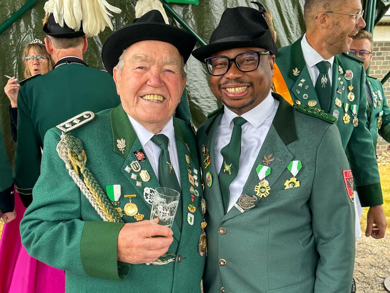 Die Zeit mit der Schützenbruderschaft in Emmerich bezeichnet Pfarrer Muziazia als „großes Geschenk“ – und freut sich, dass es in Handorf ebenfalls eine aktive Bruderschaft gibt. Foto: privat