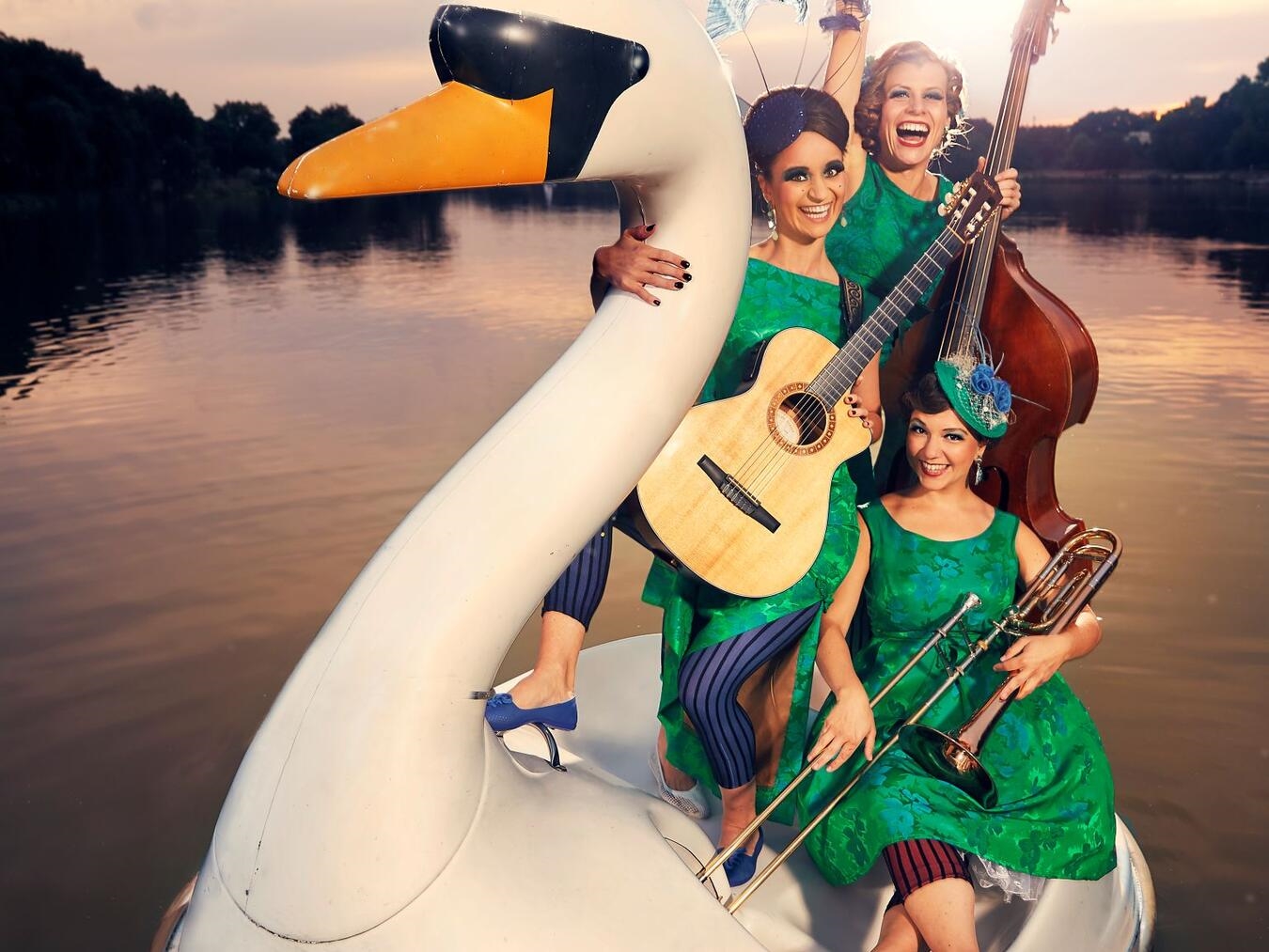 "Zucchini Sistaz im Bühnenprogramm 'Falsche Wimpern – Echte Musik' in der Blumenstadt, Foto von Peter Wattendorf"
