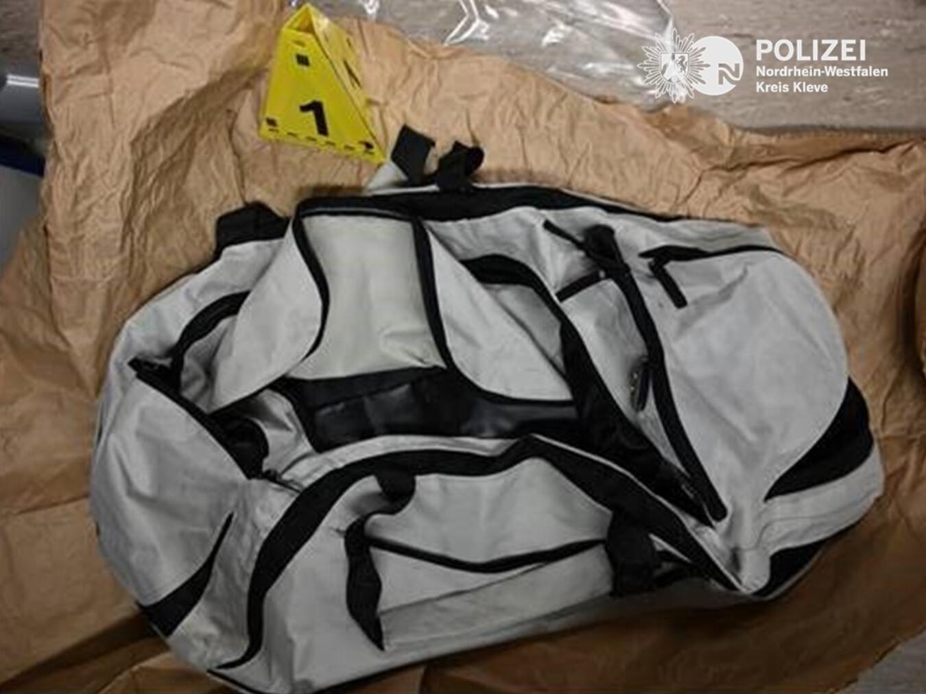 Die zurückgelassene Tasche. Foto: Polizei