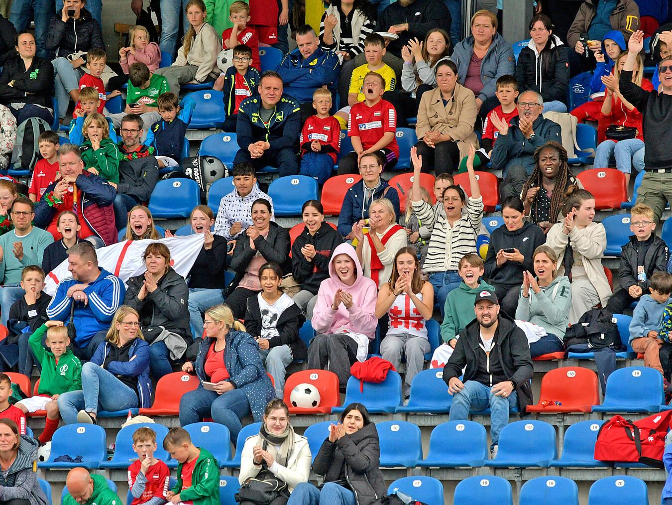 Die Zuschauer feuerten kräftig an.