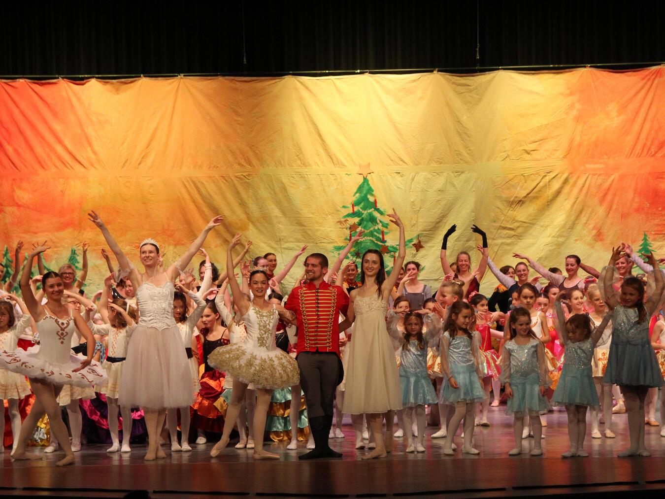 Die Zuschauer honorierten die dargebrachte Leistung mit einem langen Applaus. Foto: Ballettschule Kranenburg