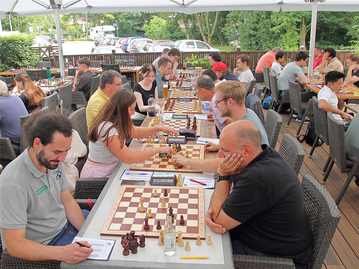 Die zweite Auflage des Sommerturniers des Schachclubs Geldern fand am vergangenen Samstag in den Lindenstuben statt.NN-Foto: Theo Leie