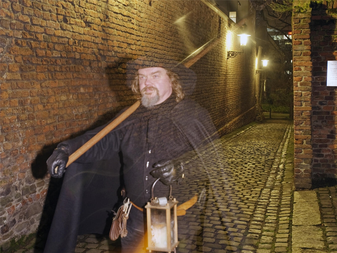 Die zwölf Nächte zum Jahreswechsel erläutert Nachtwächter Heinz Wellmann. Foto: KS