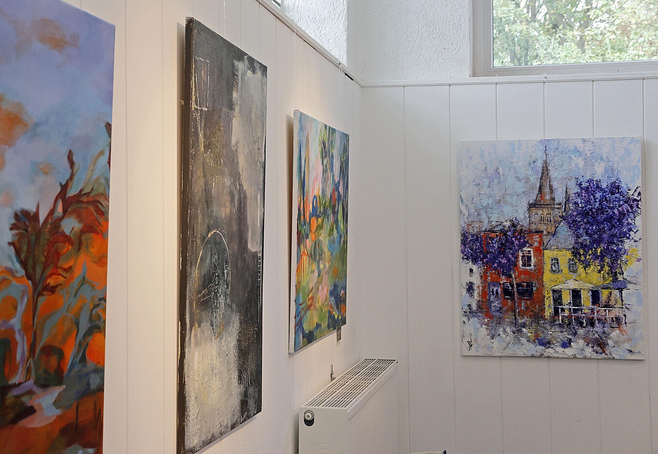 Diese Bilder sind Teil der Ausstellung. NN-Foto: Theo Leie