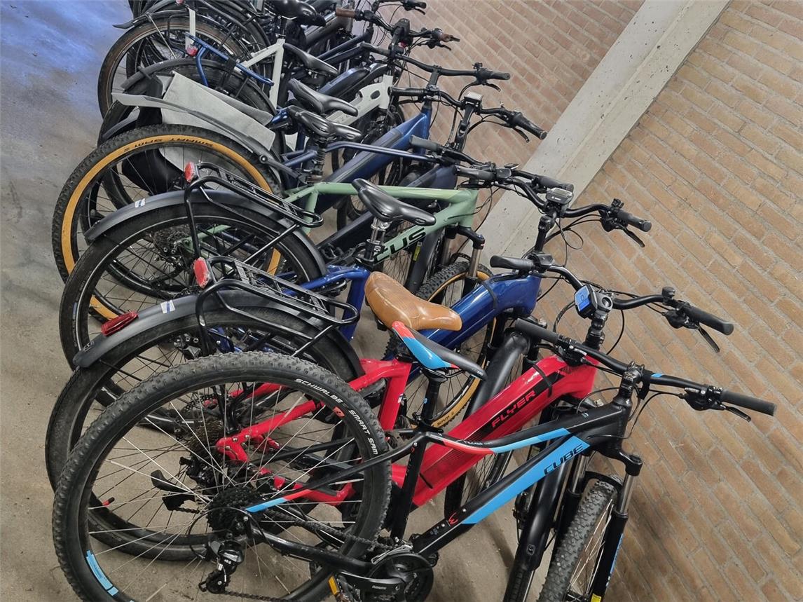 Diese Pedelecs und Fahrräder wurden aufgefunden.Foto: Polizei